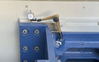 Messstelle TSL oben, Detail und Beispiel Anbringung Messuhr